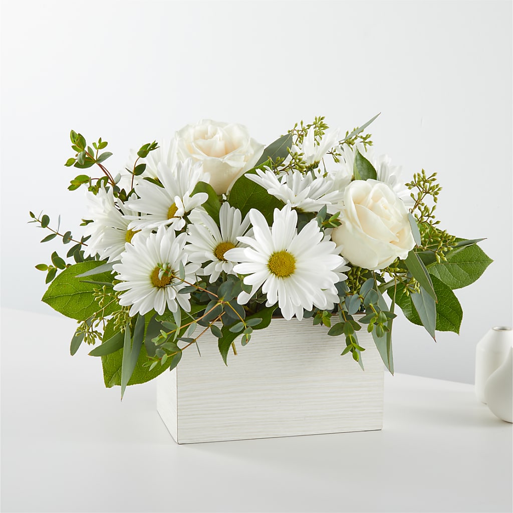 Fresh Linen Box Bouquet – Beaver Creek Florist, Markham ON