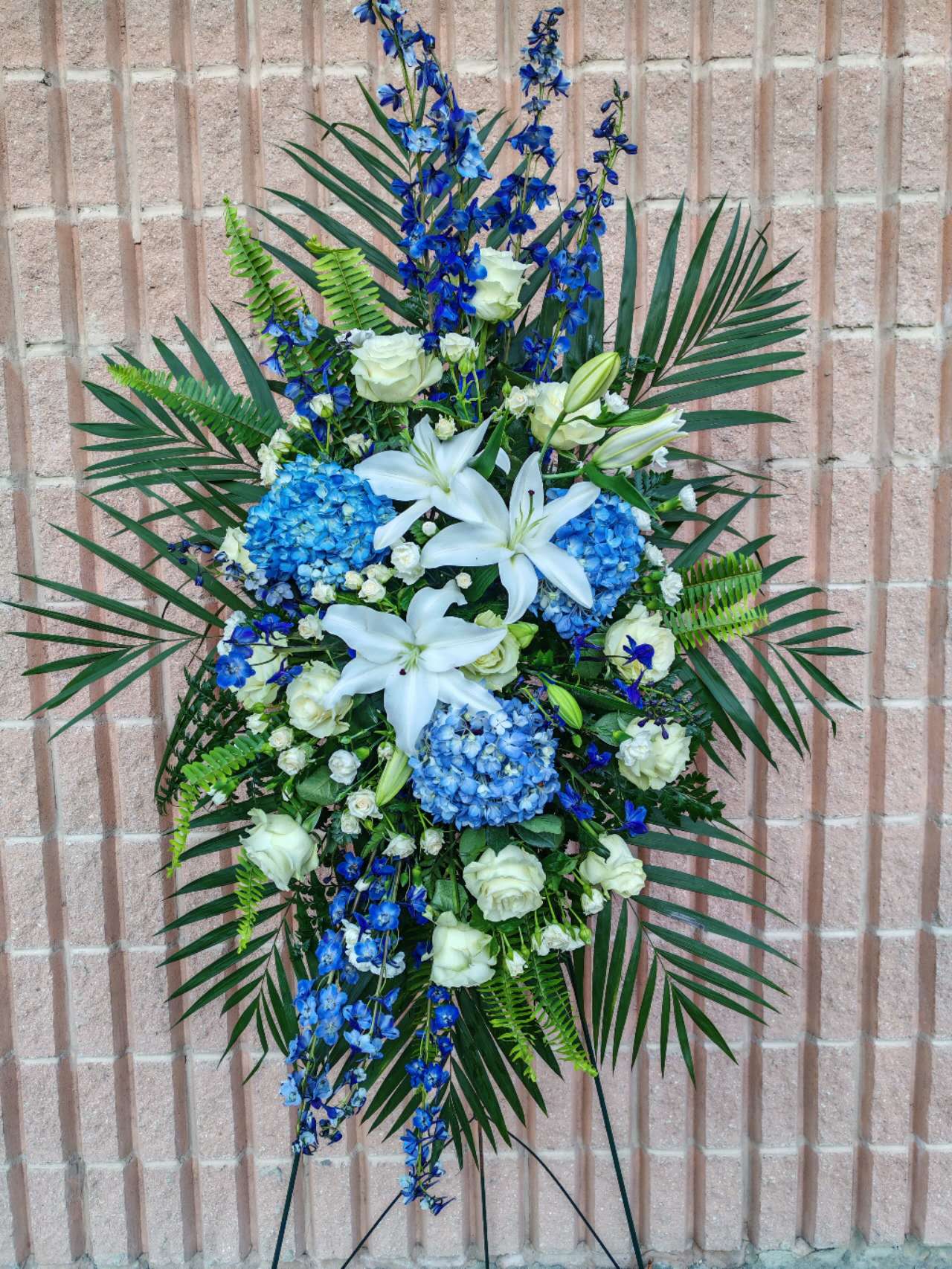 Tranquil Blue Oval Spray