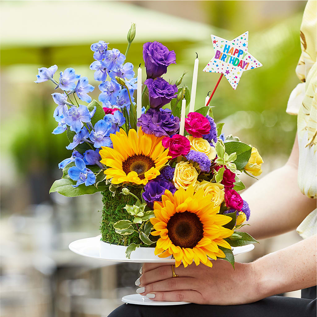 Star of the Day Floral Cake –  Beaver Creek Florist, Markham ON